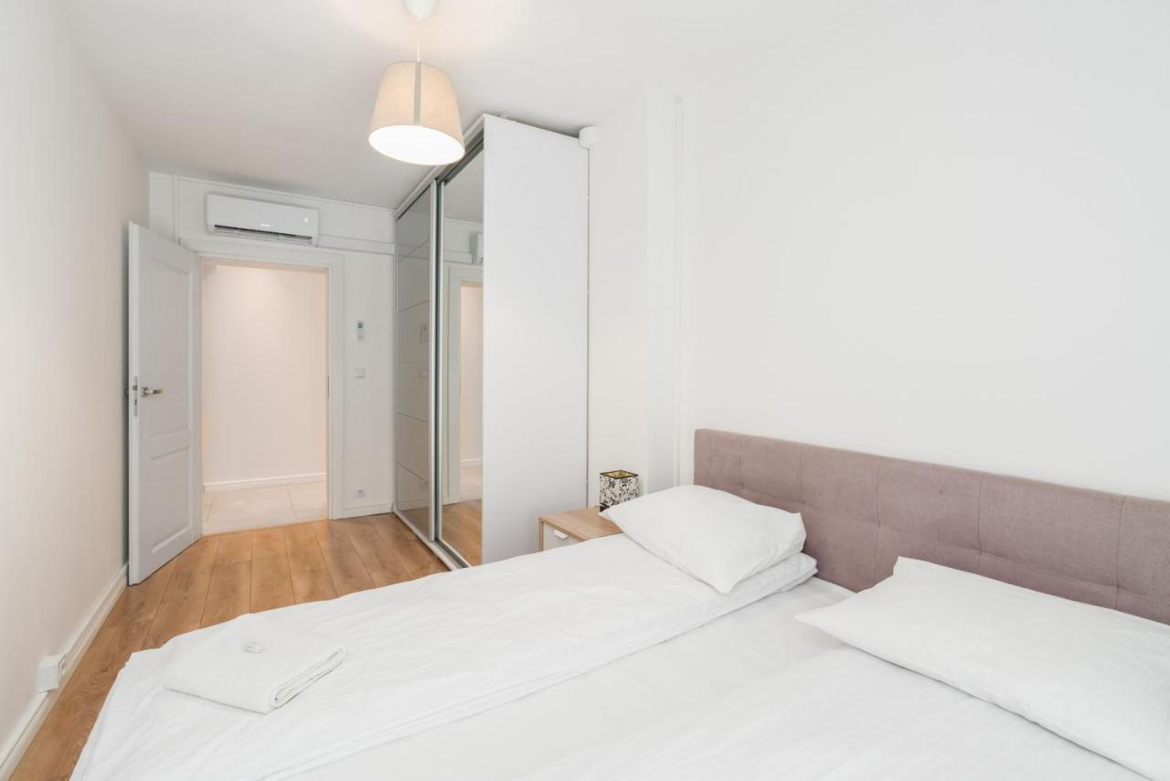 Apartment Poznan Old Town Strzelecka By Noclegi Renters Ngoại thất bức ảnh